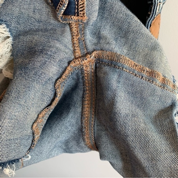AEO Next Level Stretch Hi-rise Shortie Distressed Fray Denim Shorts - Picture 9 of 13